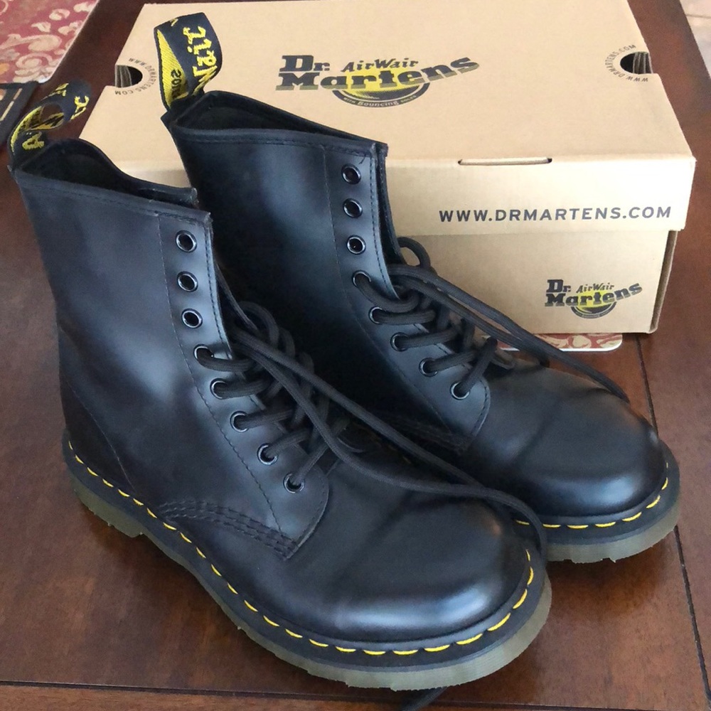 New Doc Martens Black Leather Women’s 8
